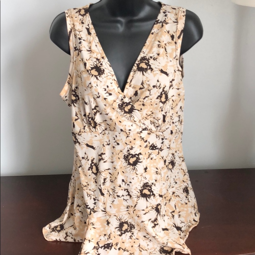 Women’s dress tank/blouse by Nine West.  Size M